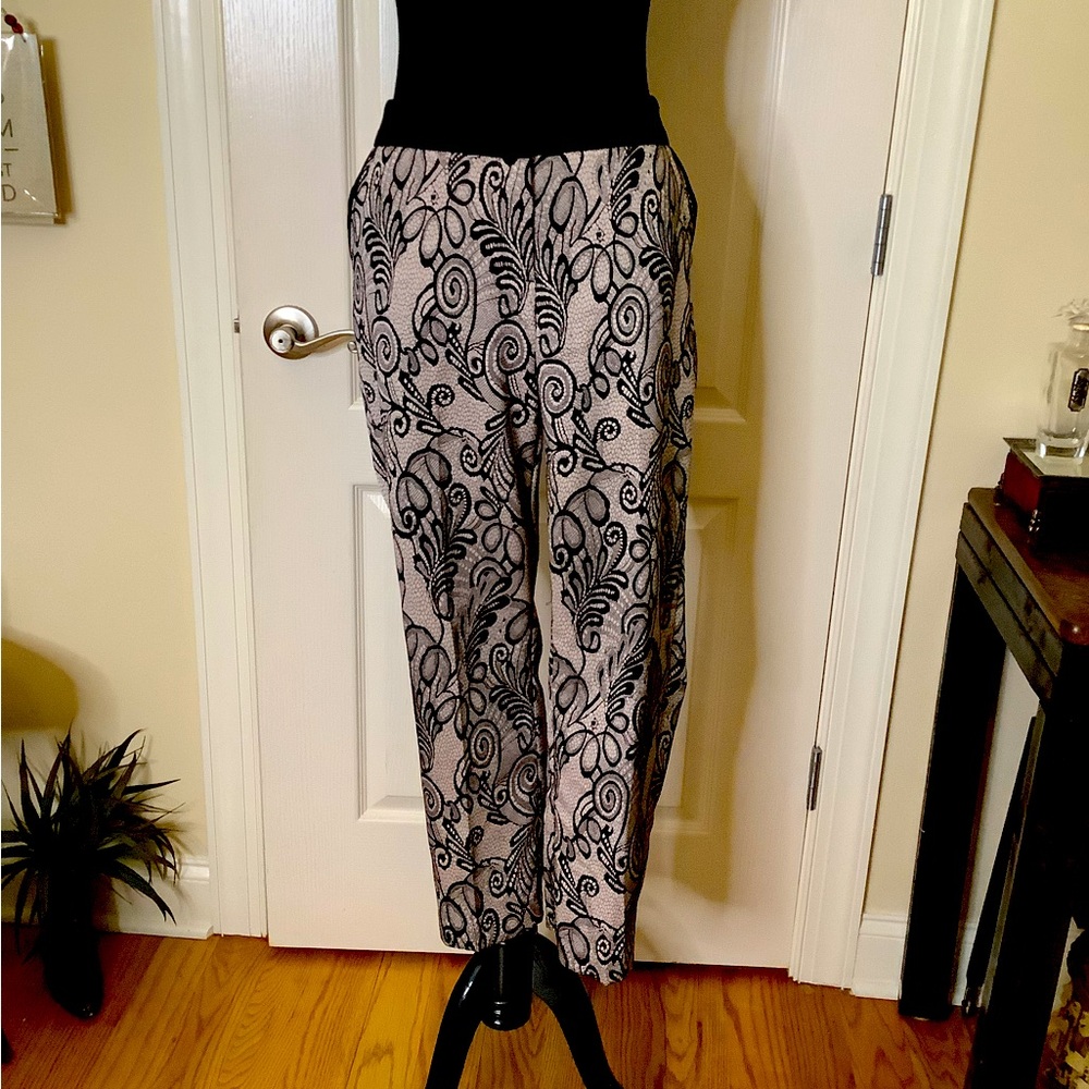 Worthing cream & black slacks 
Size 10
In very good condition